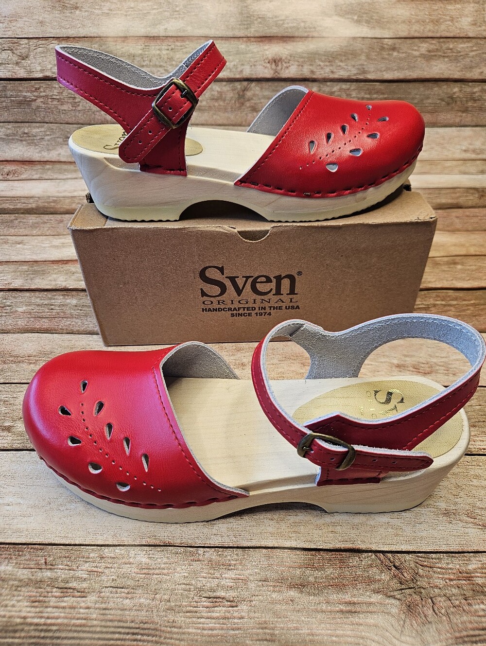 Sven Mary Jane Clogs in red smooth leather. Size 40